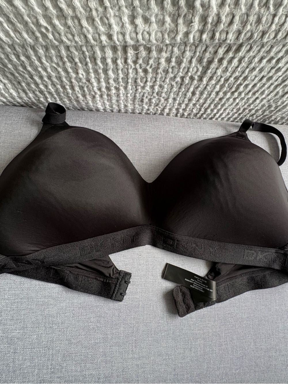 DKNY Black Wireless T-Shirt Bra - Adjustable Smooth Support 38C comfy soft